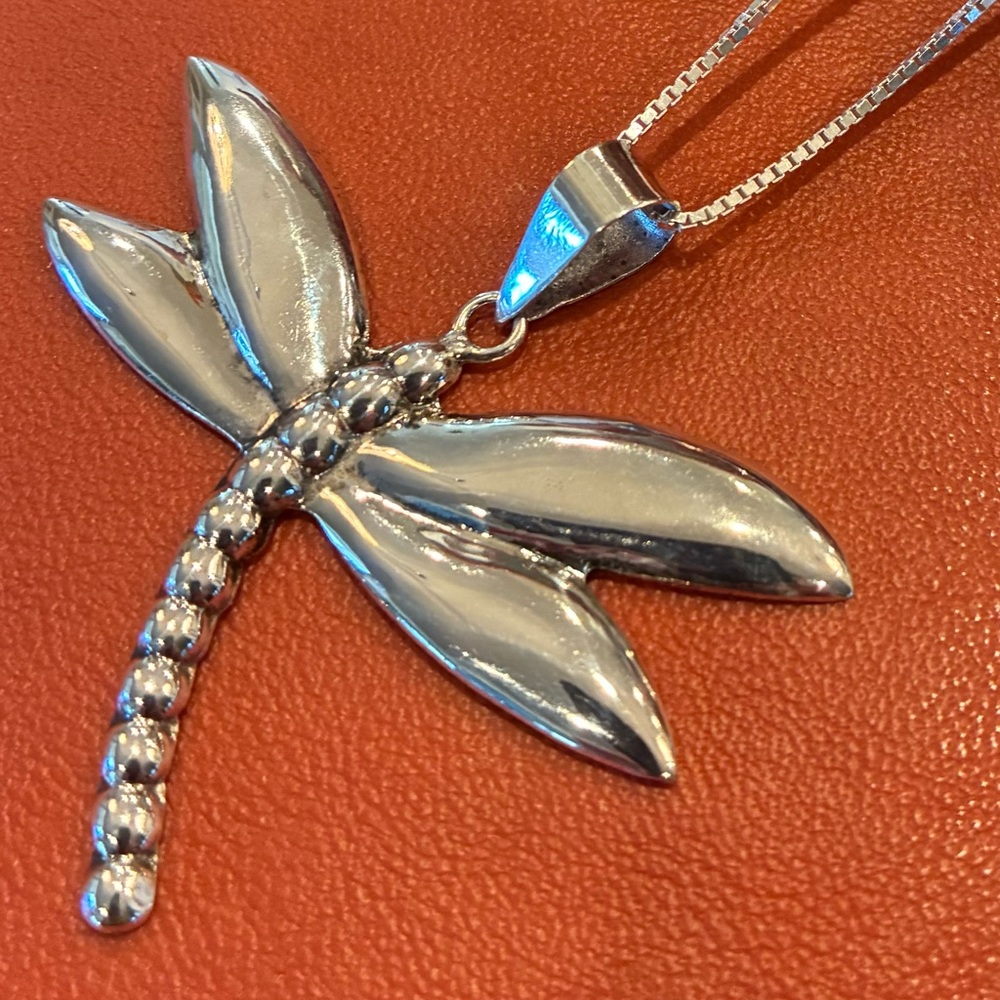Dragonfly in Sterling Silver w/ Detail High Polished Finish & Box Link Chain